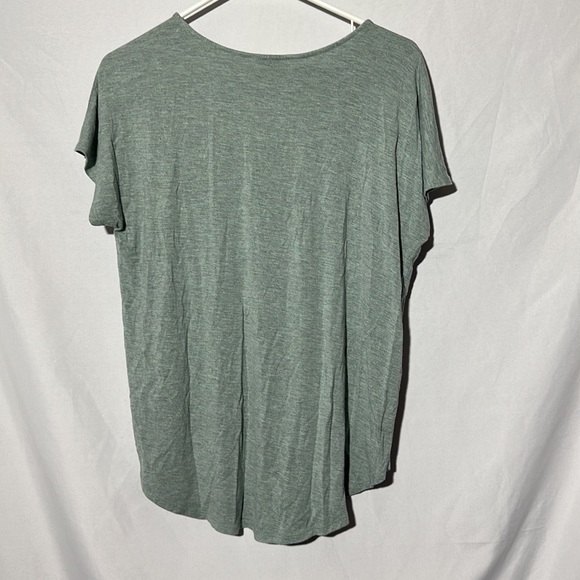 Arabella & Addison women’s medium green shirt sleeve top - Picture 2 of 4